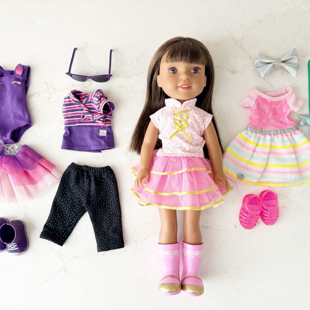 Wellie Wishers Ashlyn Doll 14.5” with 3 Extra Outfits Bundle
